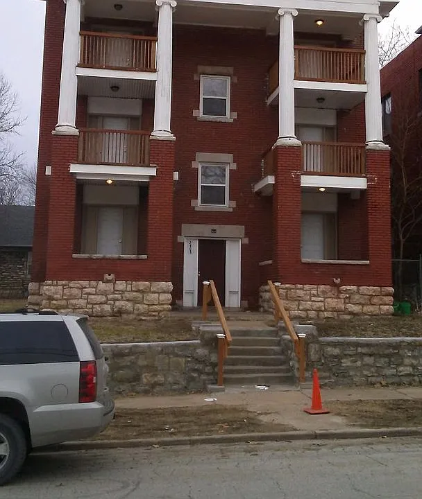 2404 E 29th St