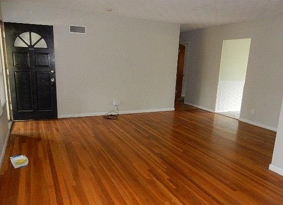 3rd image of 2255 Ainsworth Dr