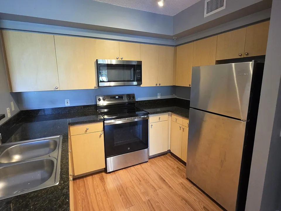 1919 Van Buren St #404A