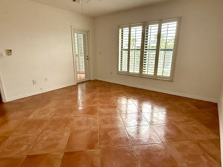 896 N Federal Hwy #325 — Photo 10
