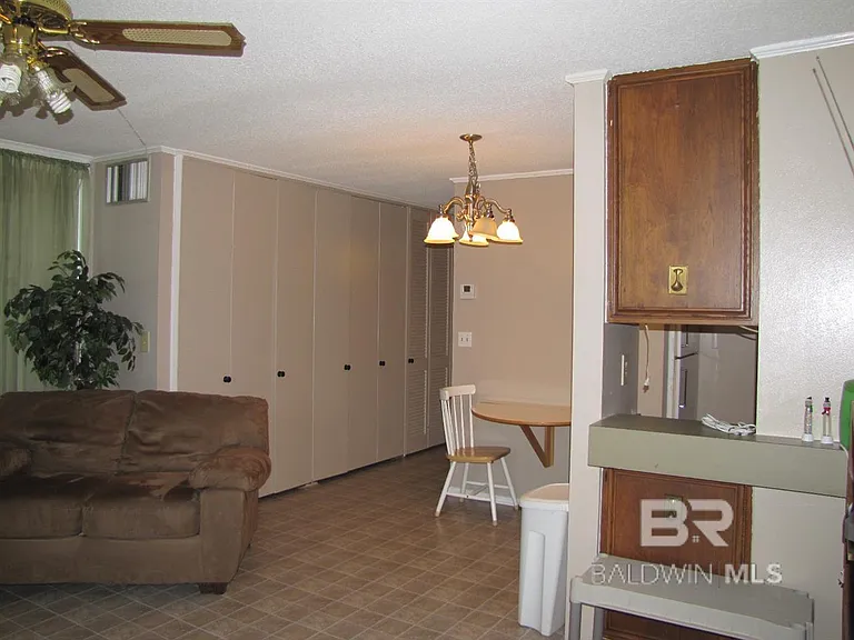 1050 Seacliff Dr N #1050 — Photo 2
