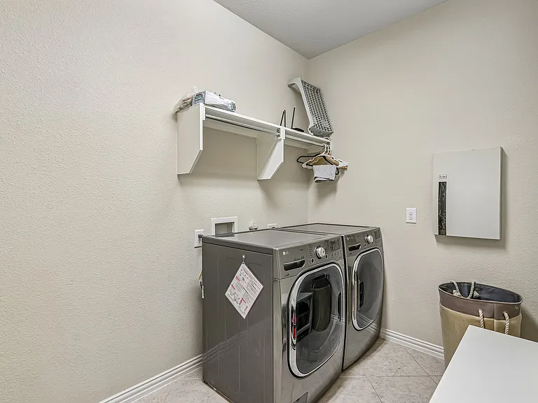 1828 Houghton Dr — Photo 34