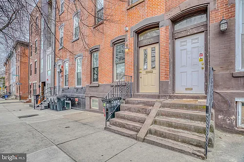 2542 W Girard Ave #2 Photo 1
