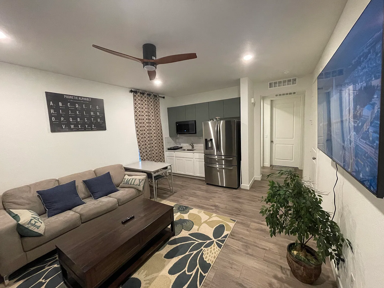 1 bed, 1100 sqft, $1,550 — Photo 2