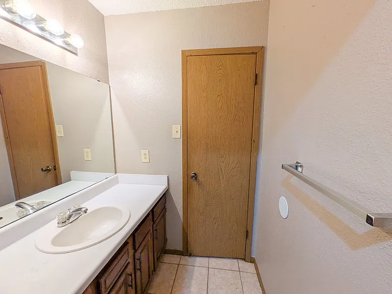 Laurel Square Townhomes — Photo 11