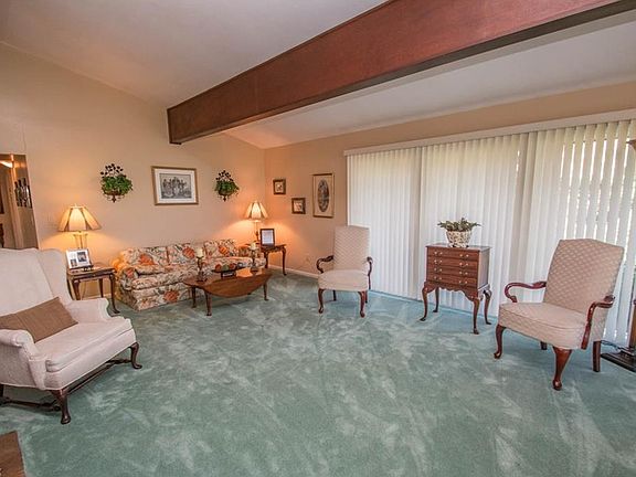 3rd image of 6801 Somerset Dr