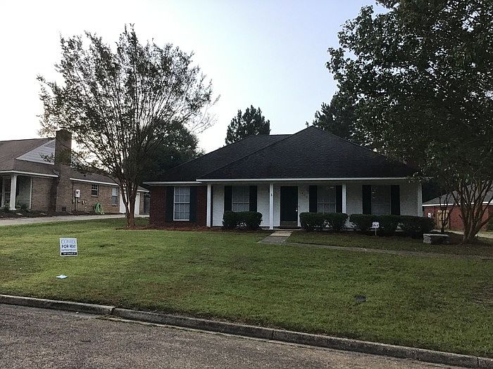 2nd image of 443 Beechwood Ln