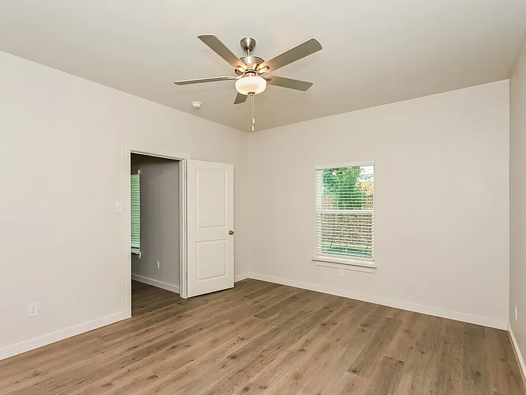 1513 Harvester Dr — Photo 11