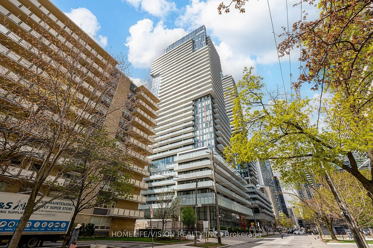Building Photo - 185 Roehampton Ave #910
