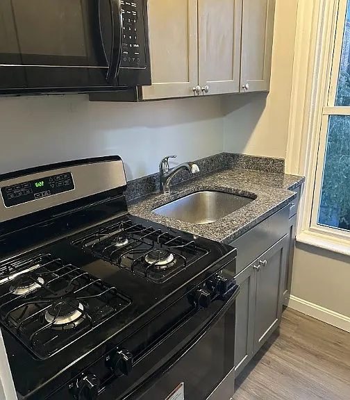 397-407 William St Fall River, MA Cozy 2 Bedroom Steps From Battleship Cove & the Updated Waterfront — Photo 13