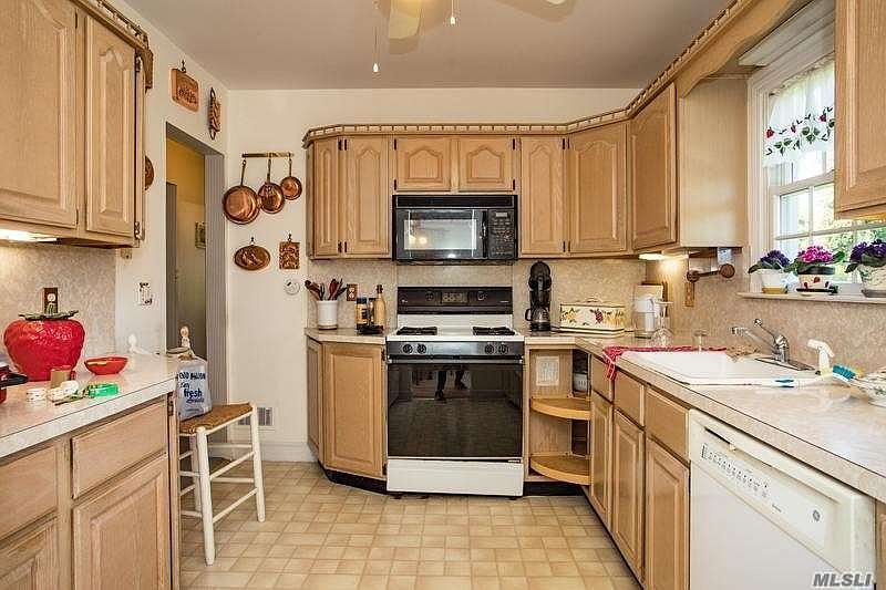 1st image of 10 Glen Ln