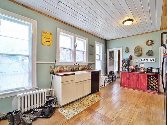 4th image of 207 7th St NE
