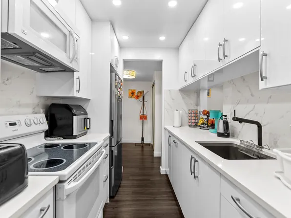 6595 Willingdon Ave #908, Burnaby, BC V5H 4E5