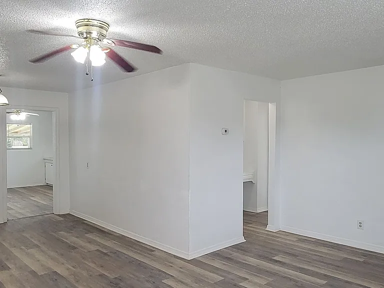2901 Wallace St — Photo 7