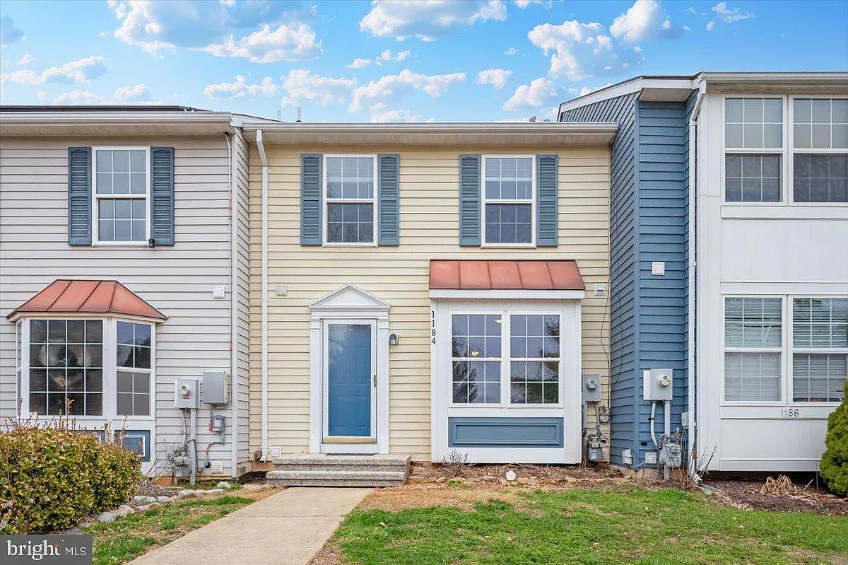 1184 Heathfield Rd photo 1