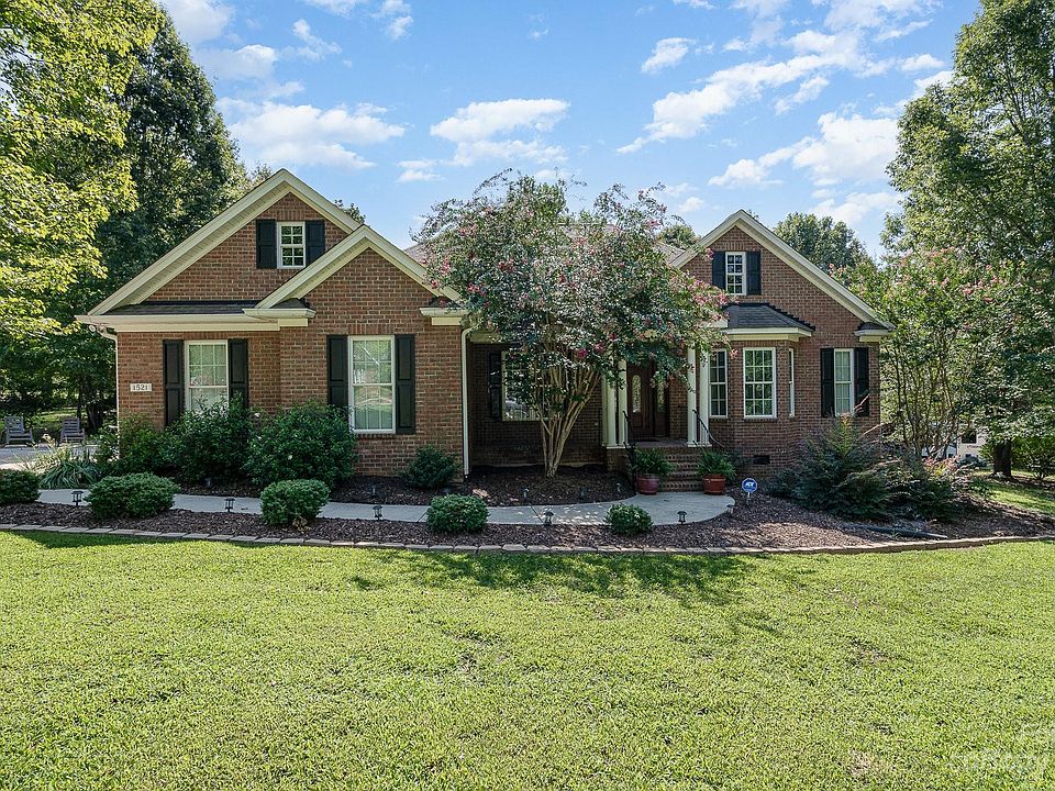 1st image of 1521 Clay Hill Dr