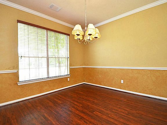 5th image of 412 Abbey Ln
