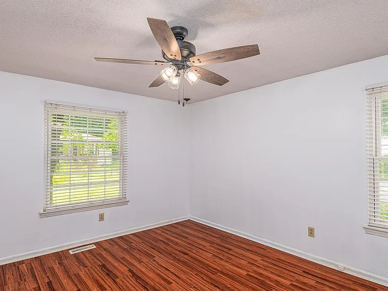 9422 Fuller Rd — Photo 14