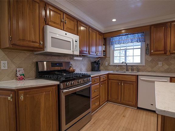 4th image of 219 Kenney Dr