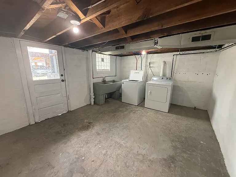 158 Frank St — Photo 11