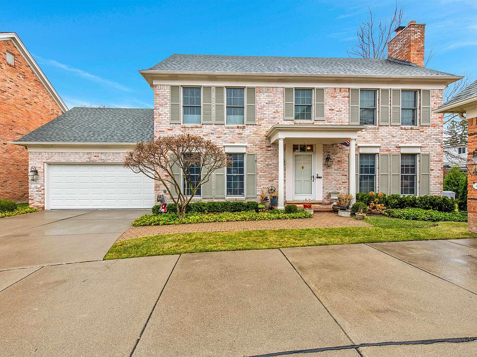 1st image of 930 Lochmoor Pl