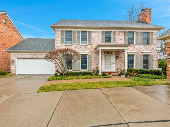930 Lochmoor Pl, Grosse Pointe Woods, MI 48236