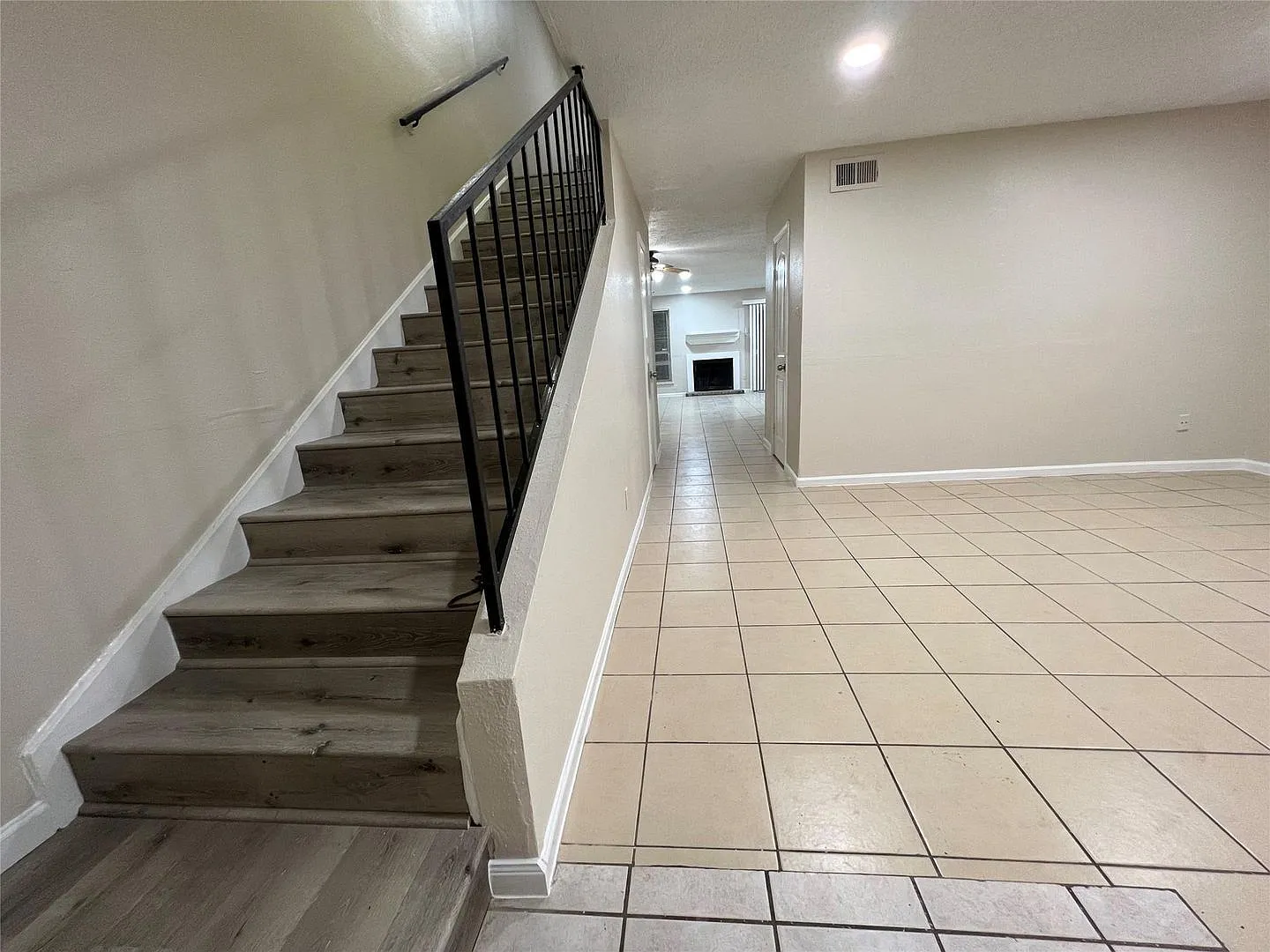 3 bed, 2.5 bath, 1786 sqft, $1,200 — Photo 3