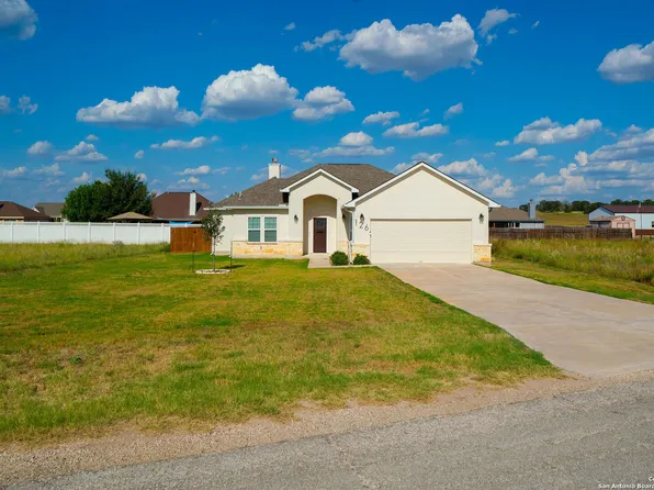 126 Merion Ln, La Vernia, TX 78121