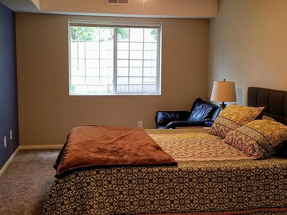 master bedroom showing queen size bed