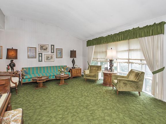 5th image of 27 Fountain Ln