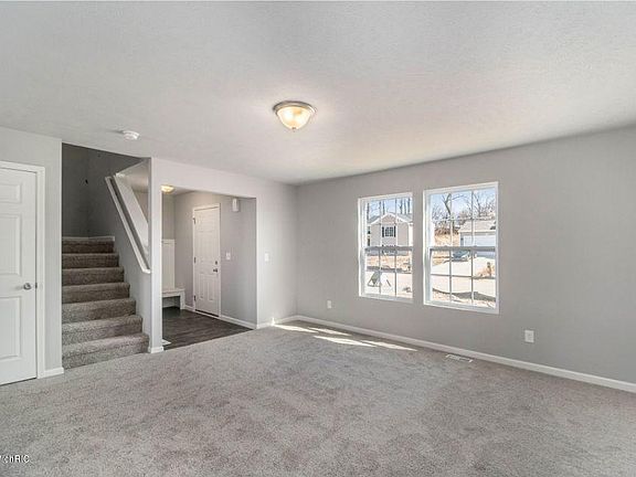 3rd image of 237 Depot Cir