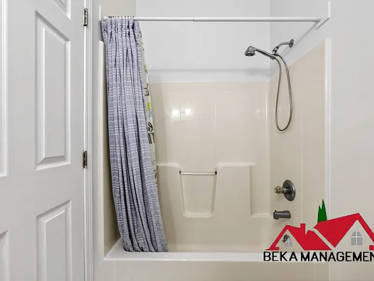 1100 Wildwood Ln — Photo 9