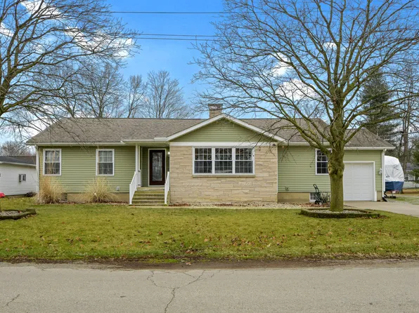 111 E Barker St, Tuscola, IL 61953