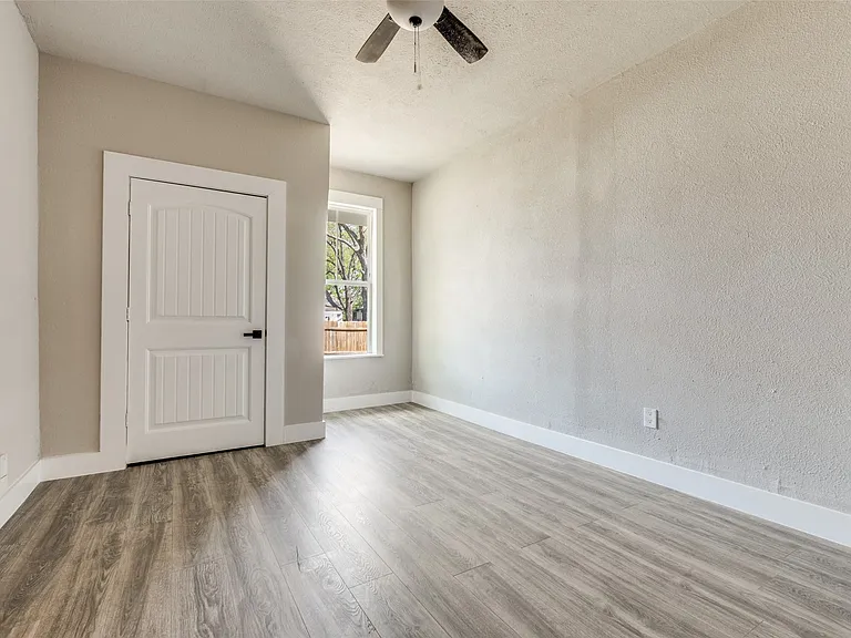 1247 Georgia Ave — Photo 11