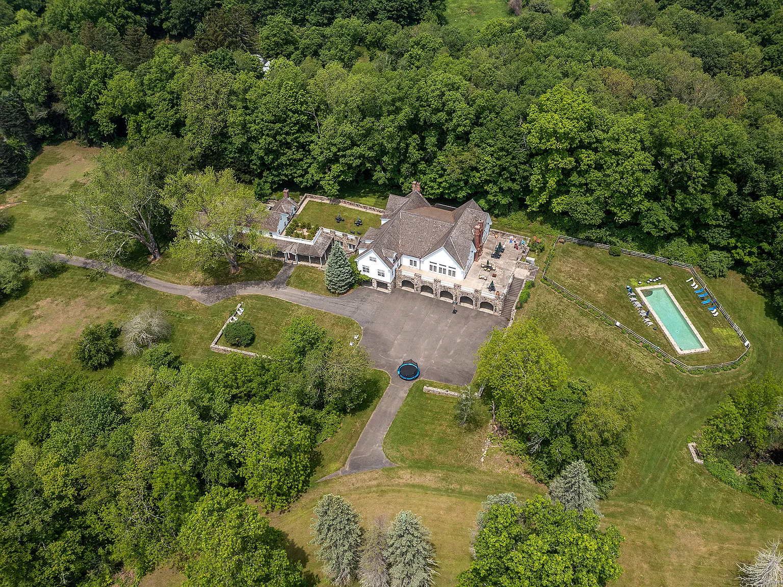 7 bed, 9.0 bath, 15000 sqft, $44,900 — Photo 1