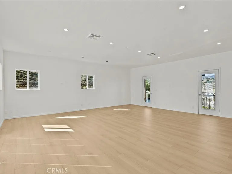 1138 Lakeview Dr — Photo 45