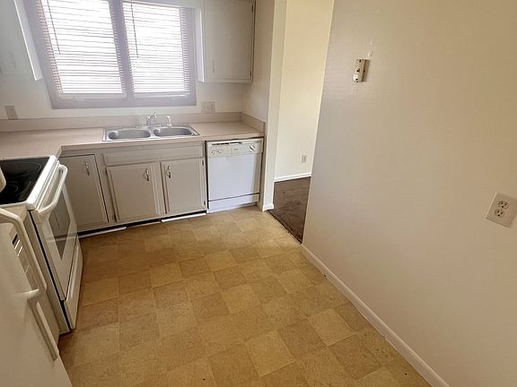 2nd image of 5436 Cresthaven Ln #2