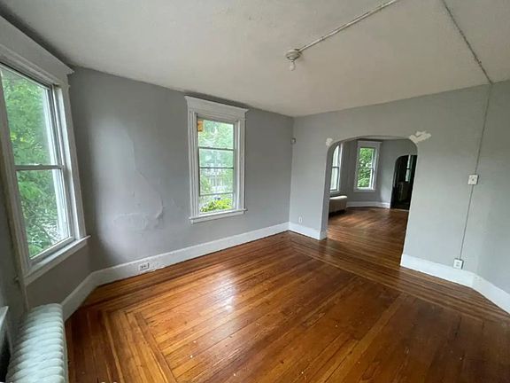 2nd image of 259 Cooke St #2