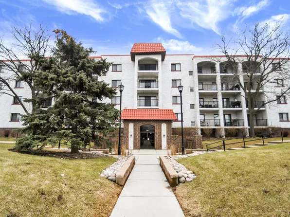 475 Plum Creek Dr, Wheeling, IL