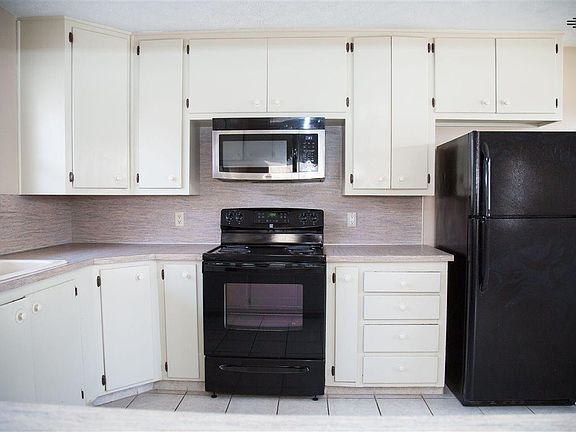 3rd image of 105 Waneta Cir