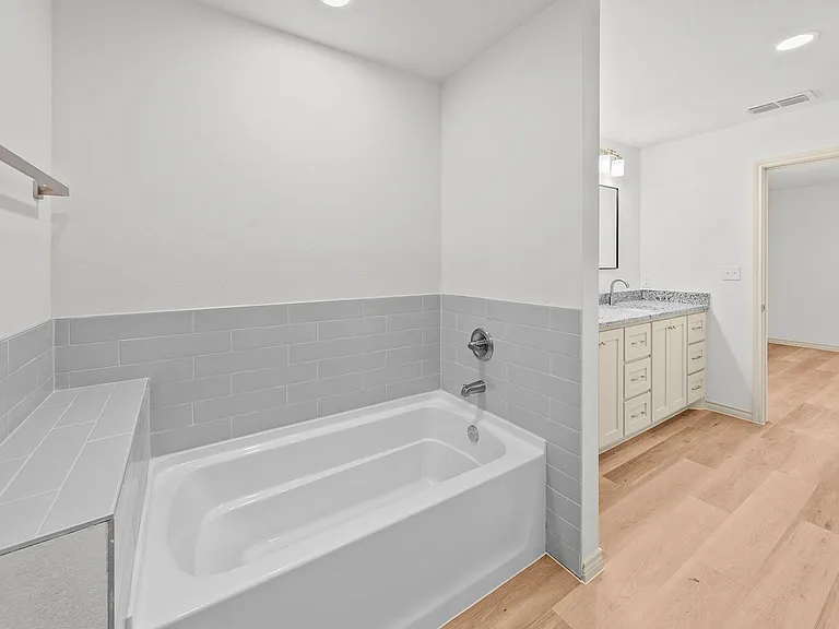14902 North Cres #1200 — Photo 20