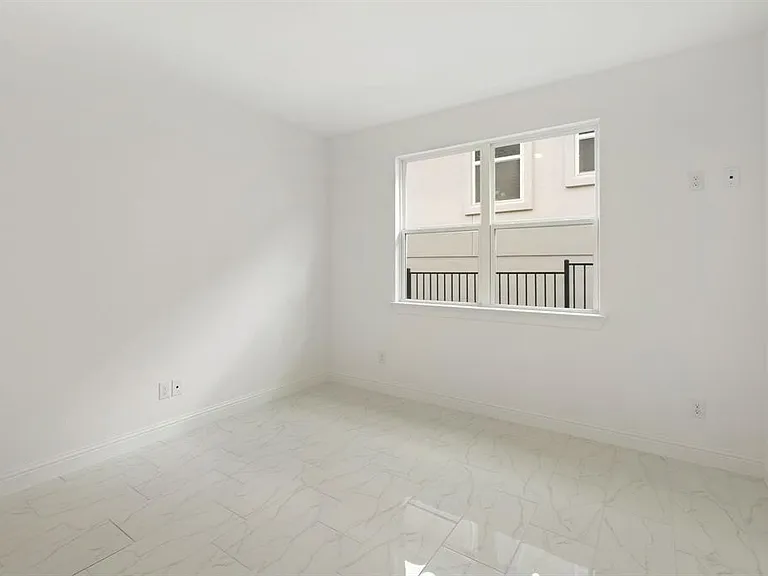 1045 Villa Rialto Vw — Photo 23