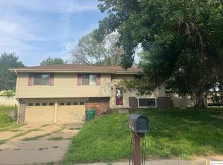 1114 Patricia Dr, Papillion, NE 68046
