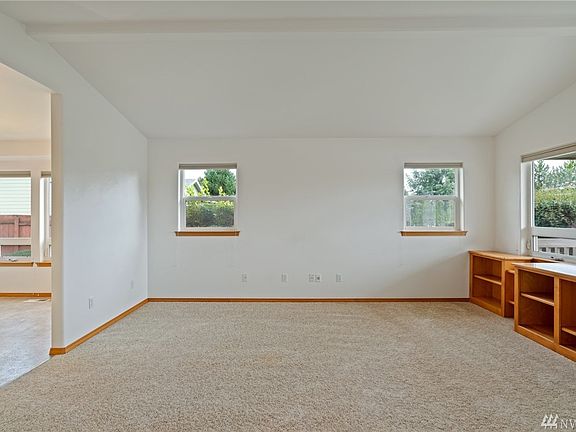 4th image of 215 McCauley Ct