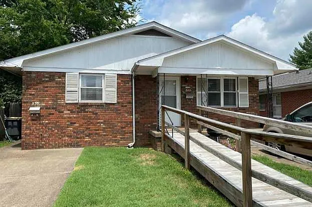 838 Stanley Ave — Photo 1