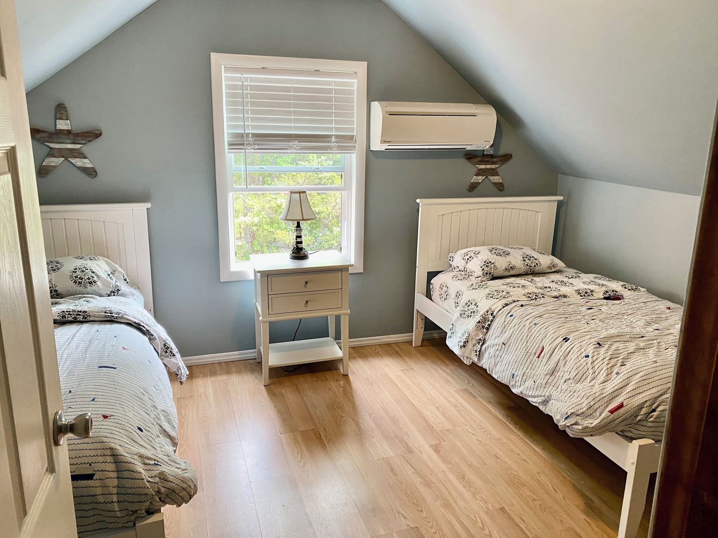  Second floor twin beds