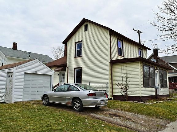 4th image of 584 E 5th St