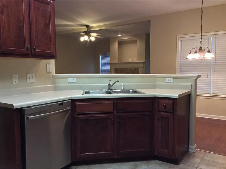 10521 Ashglen Cir S — Photo 4