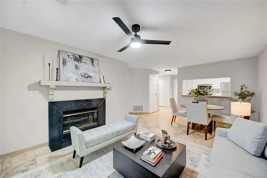 1 bed, 1.0 bath, 713 sqft, $1,600 — Photo 2