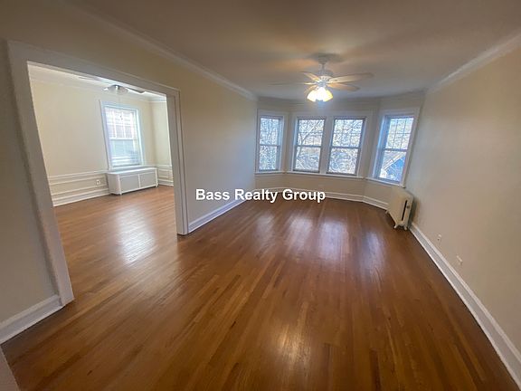 2nd image of 914 Crain St APT 3S